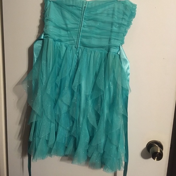 Dress - Picture 3 of 4